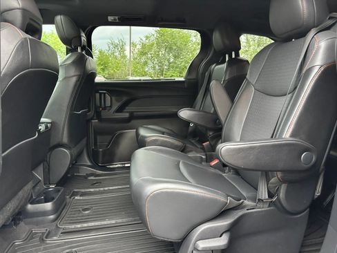 Used 2021 Toyota Sienna XSE AWD/4WD image 16