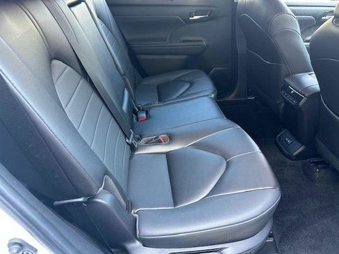 Used 2023 Toyota Highlander XLE FWD image 18