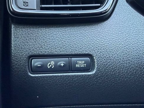 Used 2017 Nissan Rogue SV AWD/4WD image 22