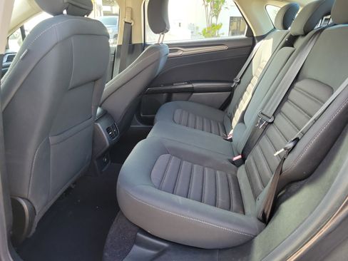 Used 2019 Ford Fusion SE image 12