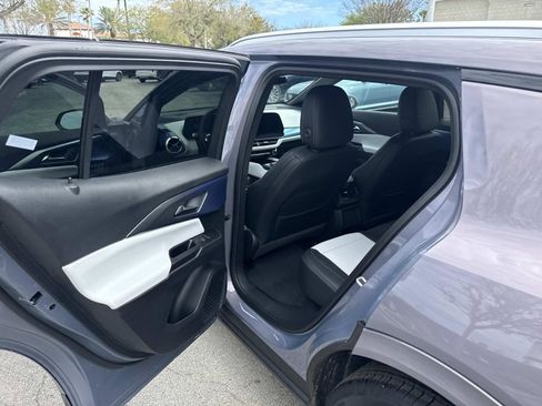 Used 2025 Chevrolet Equinox EV LT image 13