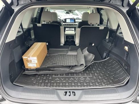 New 2026 Lincoln Aviator AWD image 12