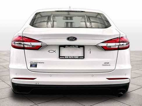 Used 2019 Ford Fusion SE FWD image 4