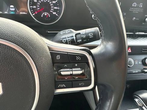 Used 2022 Kia Carnival LX FWD image 17