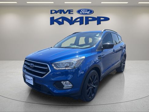 Used 2018 Ford Escape SE w/ SE Sport Appearance Package FWD image 3