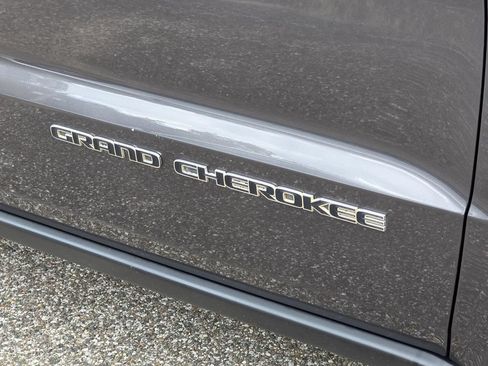 Used 2020 Jeep Grand Cherokee Limited AWD/4WD image 32