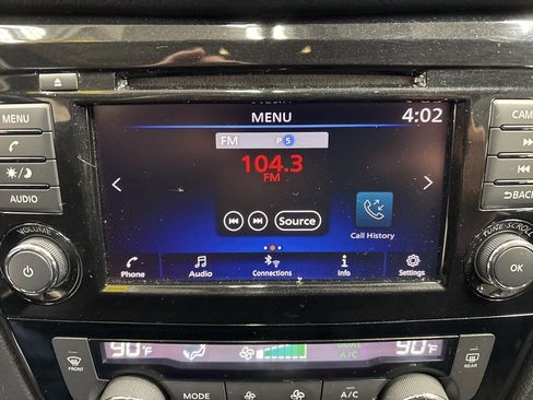 Used 2018 Nissan Rogue SV image 17