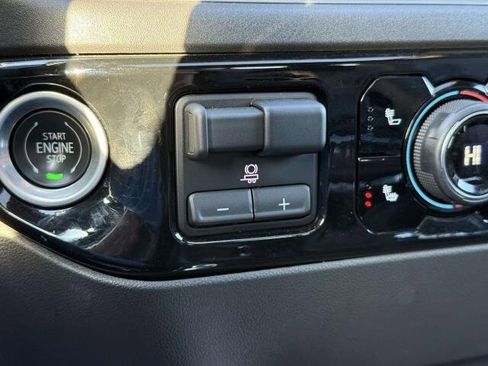 Used 2022 Chevrolet Silverado 1500 LT Trail Boss w/ LT Trail Boss Premium Package image 29