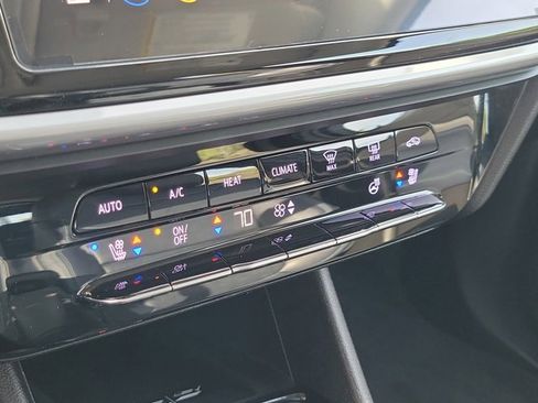 Used 2022 Chevrolet Bolt EUV LT w/ Convenience Package image 26