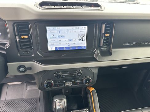 Used 2022 Ford Bronco Badlands w/ Sasquatch Package image 25