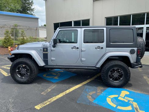 Used 2018 Jeep Wrangler Unlimited Sport AWD/4WD image 12