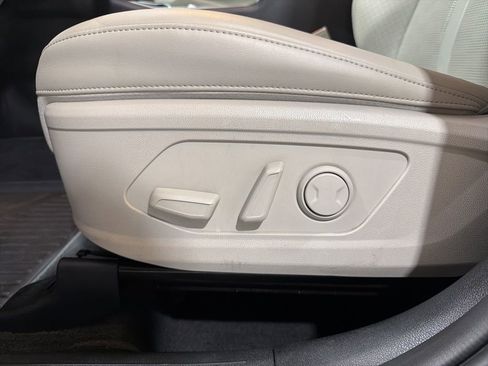 Used 2024 Kia Sorento S image 23