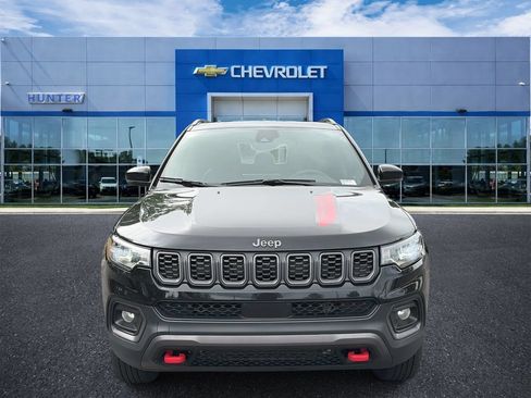 Used 2024 Jeep Compass Trailhawk AWD/4WD image 2