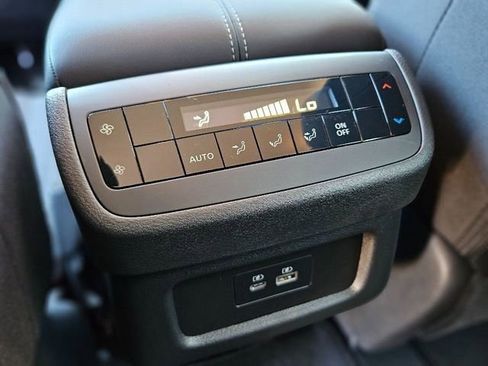 New 2025 Nissan Pathfinder SV image 21