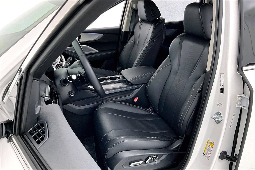 Certified 2026 Acura MDX w/ Technology Package FWD image 31