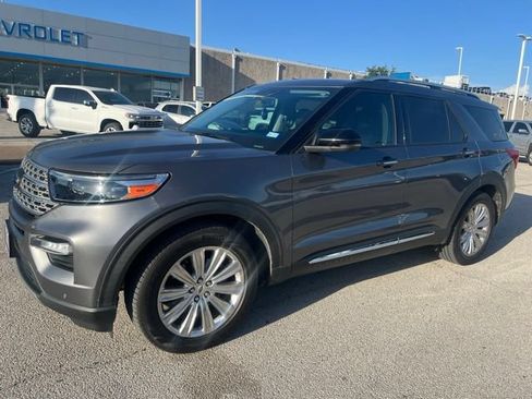 Used 2021 Ford Explorer Limited w/ Equipment Group 301A RWD image 2