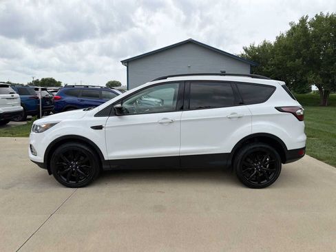 Used 2018 Ford Escape SE w/ SE Sport Appearance Package AWD/4WD image 3
