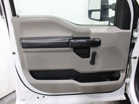Used 2019 Ford F250 XL AWD/4WD image 5