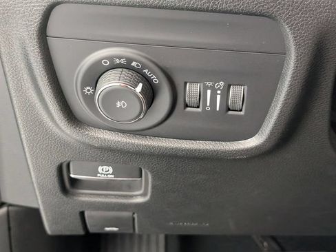 Used 2023 Jeep Grand Cherokee L Limited AWD/4WD image 16