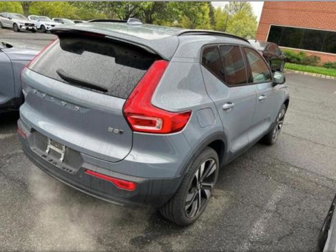 Used 2023 Volvo XC40 B5 Plus w/ Protection Package Premier AWD/4WD image 11