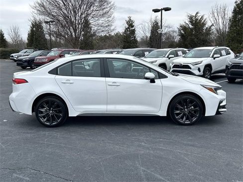 Used 2026 Toyota Corolla SE image 3