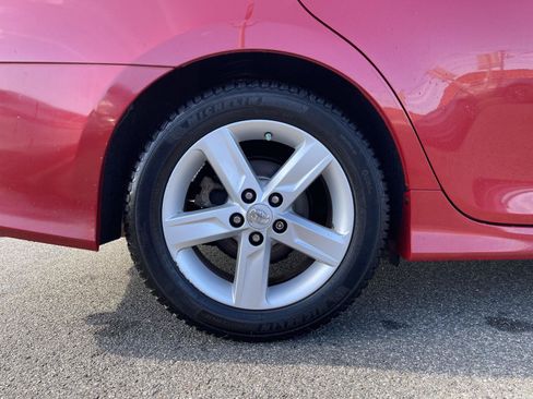 Used 2012 Toyota Camry SE FWD image 19