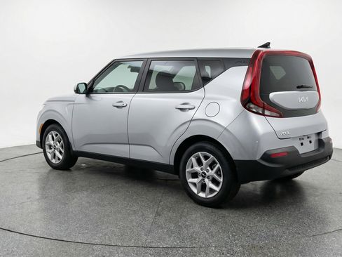 Used 2025 Kia Soul LX w/ LX Technology Package FWD image 6