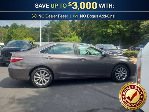 Used 2017 Toyota Camry XLE w/ Moonroof Package FWD image 8