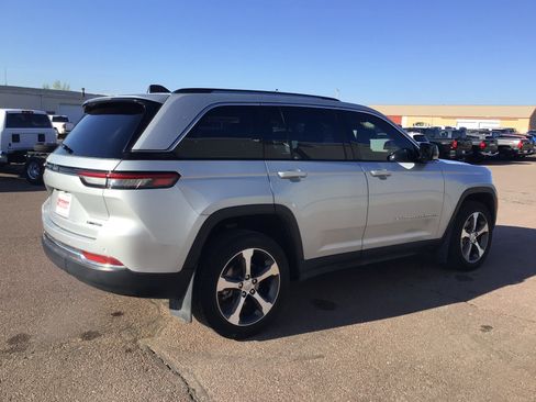 Used 2023 Jeep Grand Cherokee Limited AWD/4WD image 5