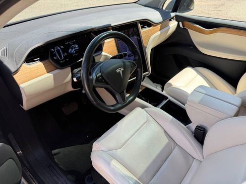 Used 2019 Tesla Model X Long Range AWD/4WD image 3