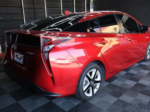 Used 2017 Toyota Prius Three Touring w/ Preferred Accessory Package image 7