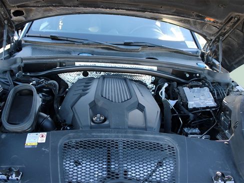 Used 2023 Porsche Macan Turbo image 13