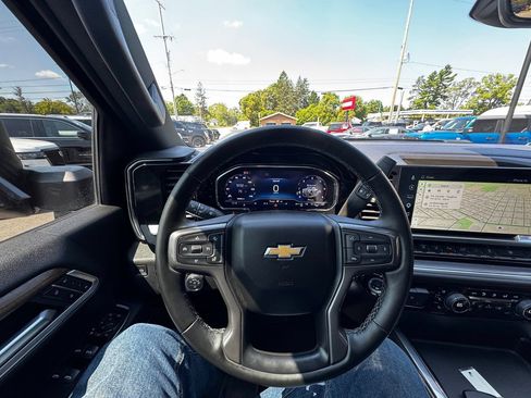 Used 2025 Chevrolet Silverado 3500 High Country w/ Technology Package AWD/4WD image 12