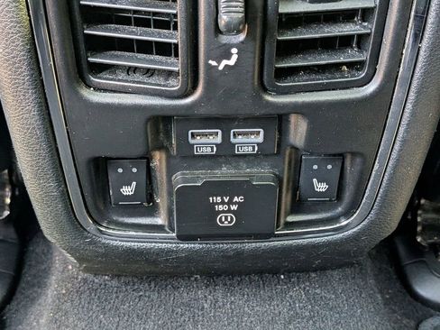Used 2019 Jeep Grand Cherokee Overland AWD/4WD image 24