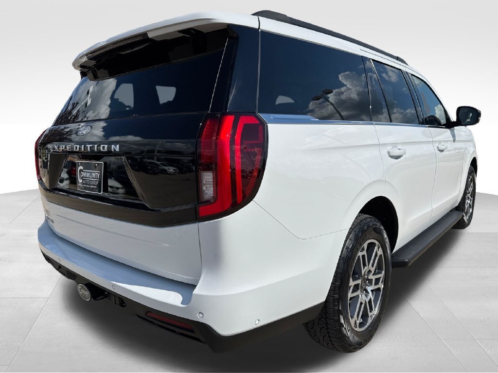 Used 2025 Ford Expedition Active AWD/4WD image 5