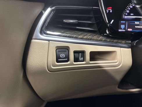 Used 2018 Cadillac XT5 AWD w/ LPO, Wheel Lock Package image 34