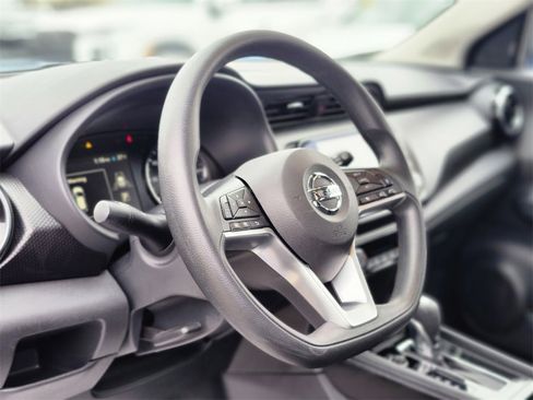 Used 2021 Nissan Kicks SV image 19