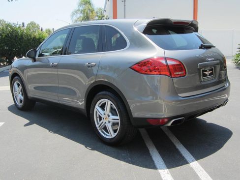Used 2014 Porsche Cayenne Platinum Edition image 5