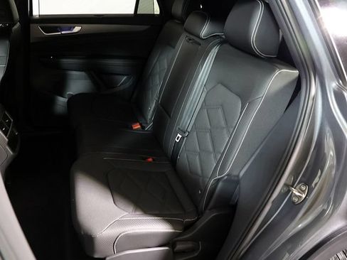 Used 2025 Volkswagen Atlas Cross Sport SE AWD/4WD image 13