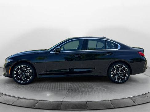 Used 2026 BMW 330i xDrive Sedan w/ Premium Package AWD/4WD image 4