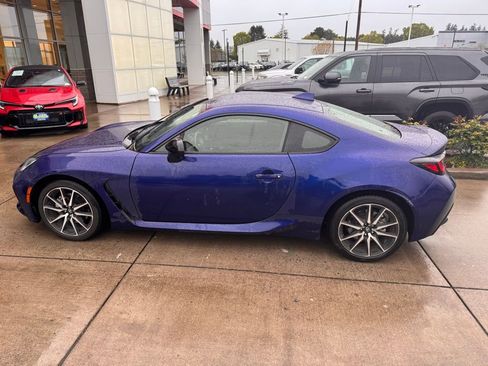 Used 2024 Toyota GR86 image 2