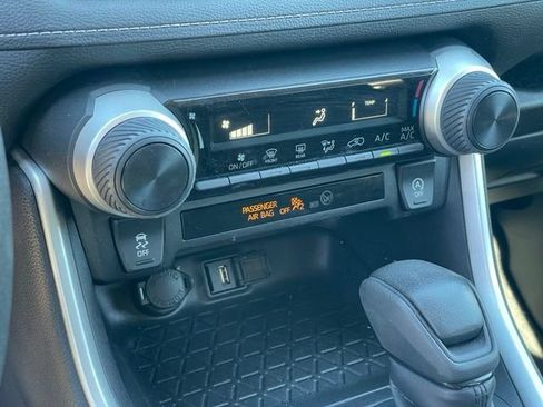 Used 2020 Toyota RAV4 LE w/ All Weather Liner Package AWD/4WD image 18