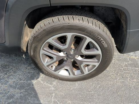 Used 2017 Jeep Renegade Latitude w/ Cold Weather Group image 6