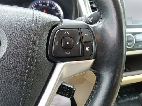 Used 2015 Toyota Highlander XLE image 18