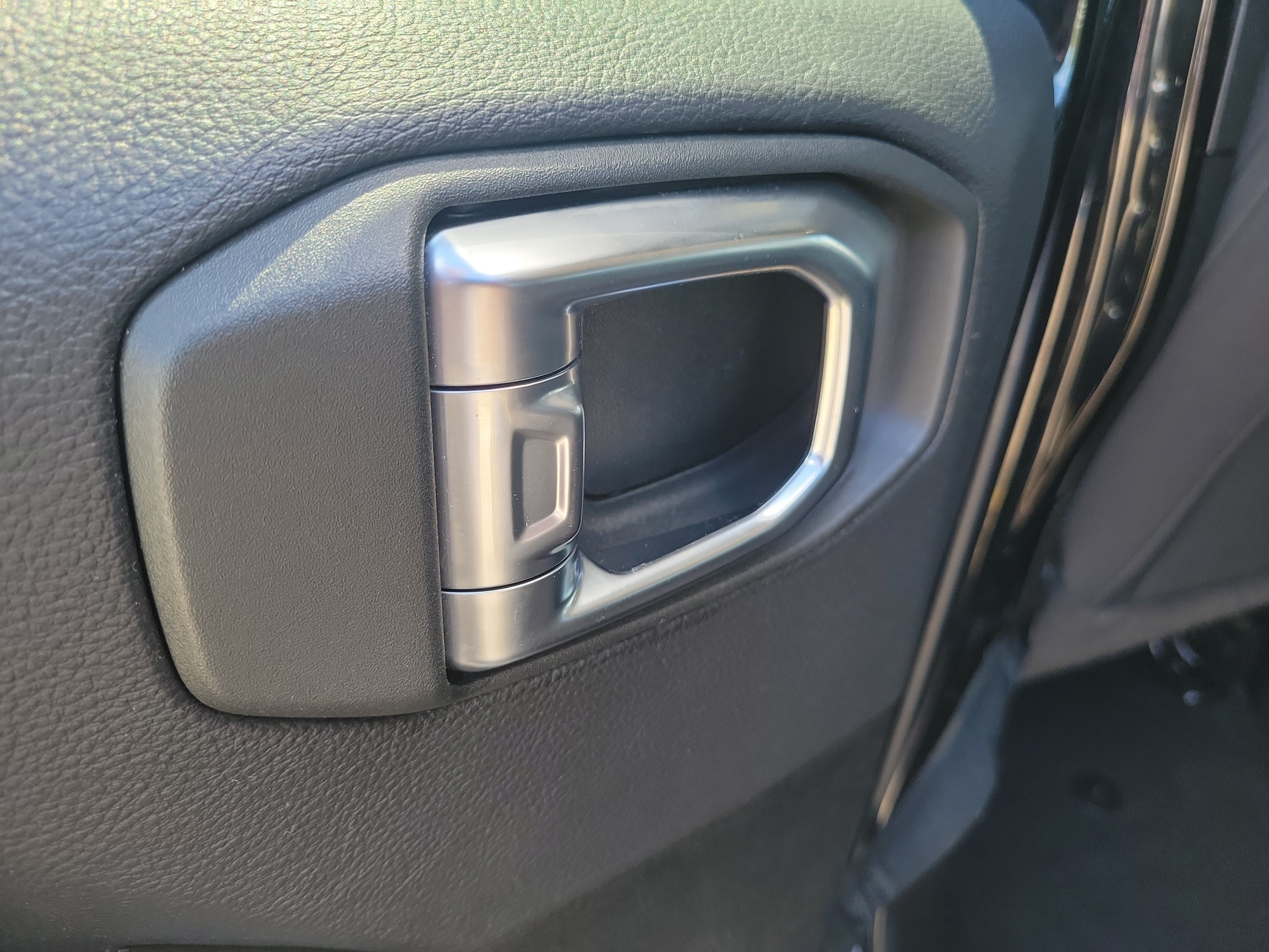 Used 2023 Jeep Wrangler Unlimited Sahara AWD/4WD image 14