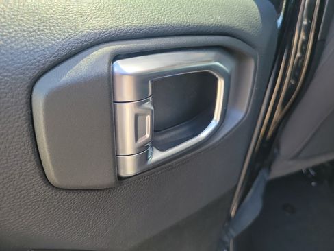 Used 2023 Jeep Wrangler Unlimited Sahara AWD/4WD image 14