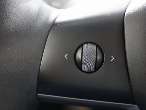 Used 2023 Tesla Model Y Long Range image 11