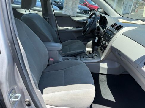 Used 2011 Toyota Corolla LE FWD image 19