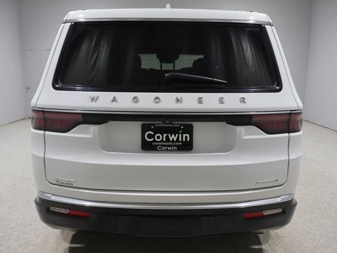 Used 2023 Jeep Wagoneer Series III w/ Premium Group I AWD/4WD image 3