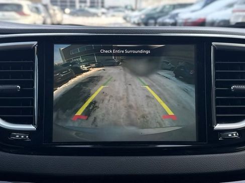 Used 2024 Chrysler Pacifica Touring-L image 39